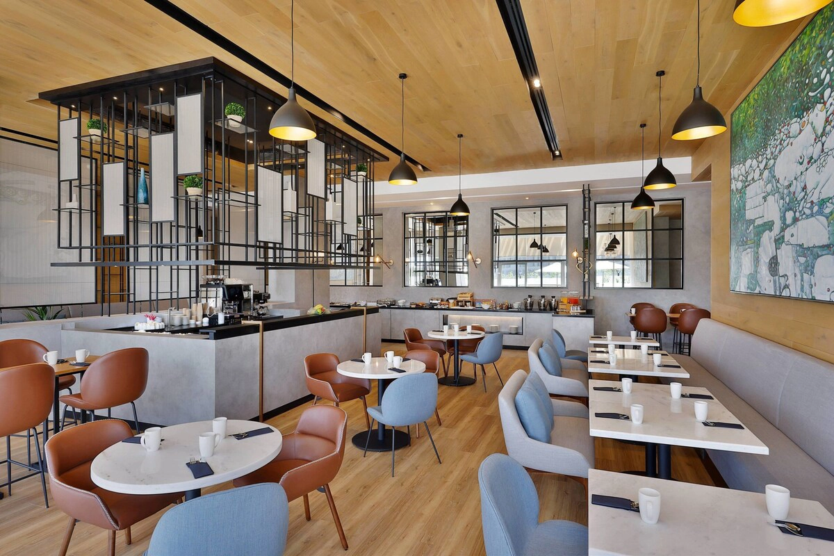 رستوران هتل رزیدنس این بای مریوت الجداف دبی